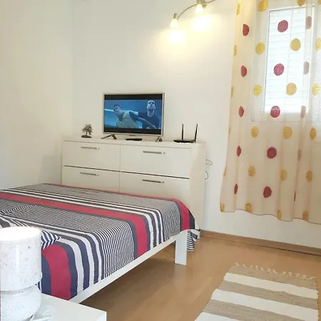 5222-1 For 3 Pers In *